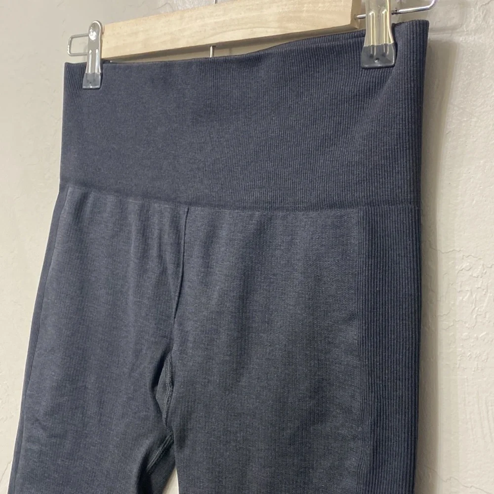 Lululemon grey crop leggings size 4
